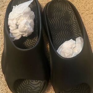 PrettyLittleThing Black Women's Slippers